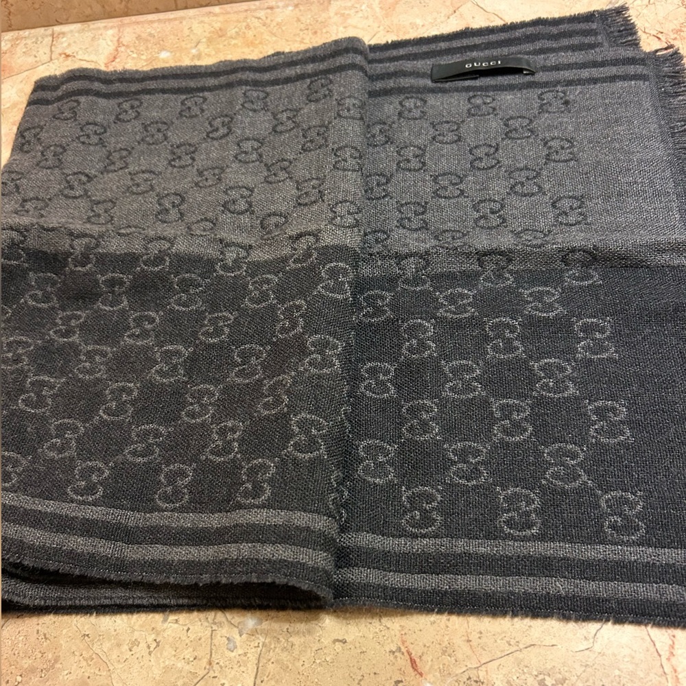 Gucci Black and Gray Textured Scarf